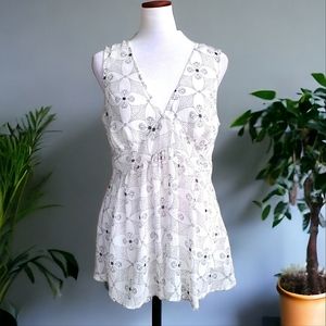 John Paul Richard White V-Neck Flowy Top Size Medium (NWT)